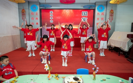 “水點(diǎn)點(diǎn)”---用心暖童心，用情伴成長(zhǎng)！